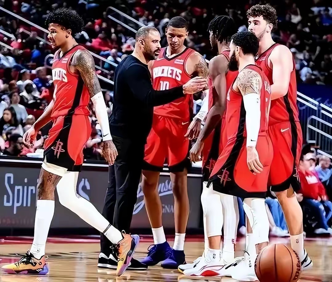 包含赛地聚焦——NBA常规赛赛后热度飙升，休斯敦火箭止住颓势，赛场秩序良好，球队文化再被提及的词条